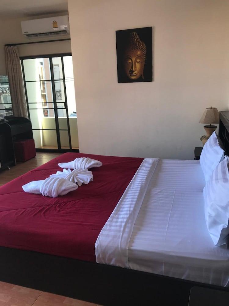 Green Mango Guesthouse Patong Buitenkant foto